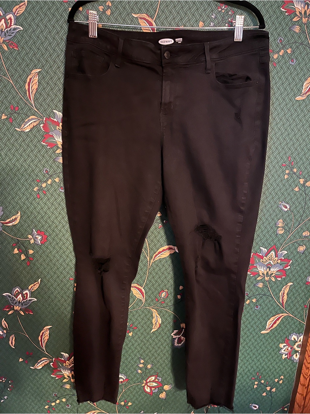 Old Navy Women's Rockstar Black Distressed Super Skinny Jeans